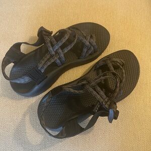 Chacos Women’s Size 7 ZX/2 Classic Black/Gray sandals.
